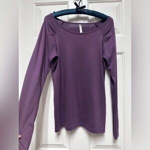 Fabletics Long Sleeve Yoga/Athletic wear Top Size M